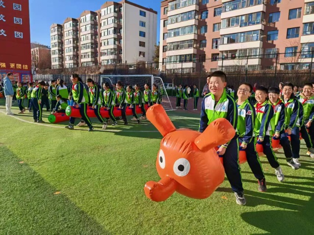 體育比賽內(nèi)蒙古鄂爾多斯東勝區(qū)鐵路黌舍：校園“小空間” 體育“大舞臺(tái)”(圖3)
